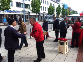 Karl-Heinz Brunner am Stand der Neu-Ulmer SPD.